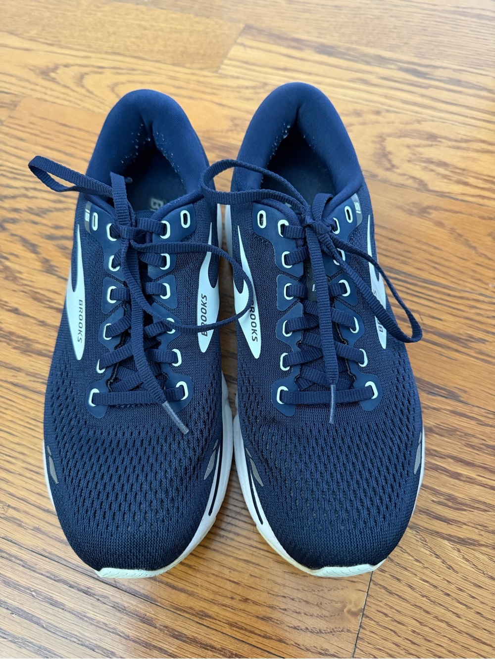Brooks Woman’s Ghost 15 Navy/White Running Sneakers